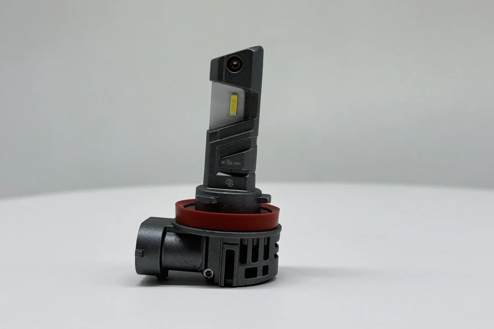 E4E H11 LEDr H11-specific PGJ19-2 interface and integrated lamp construction