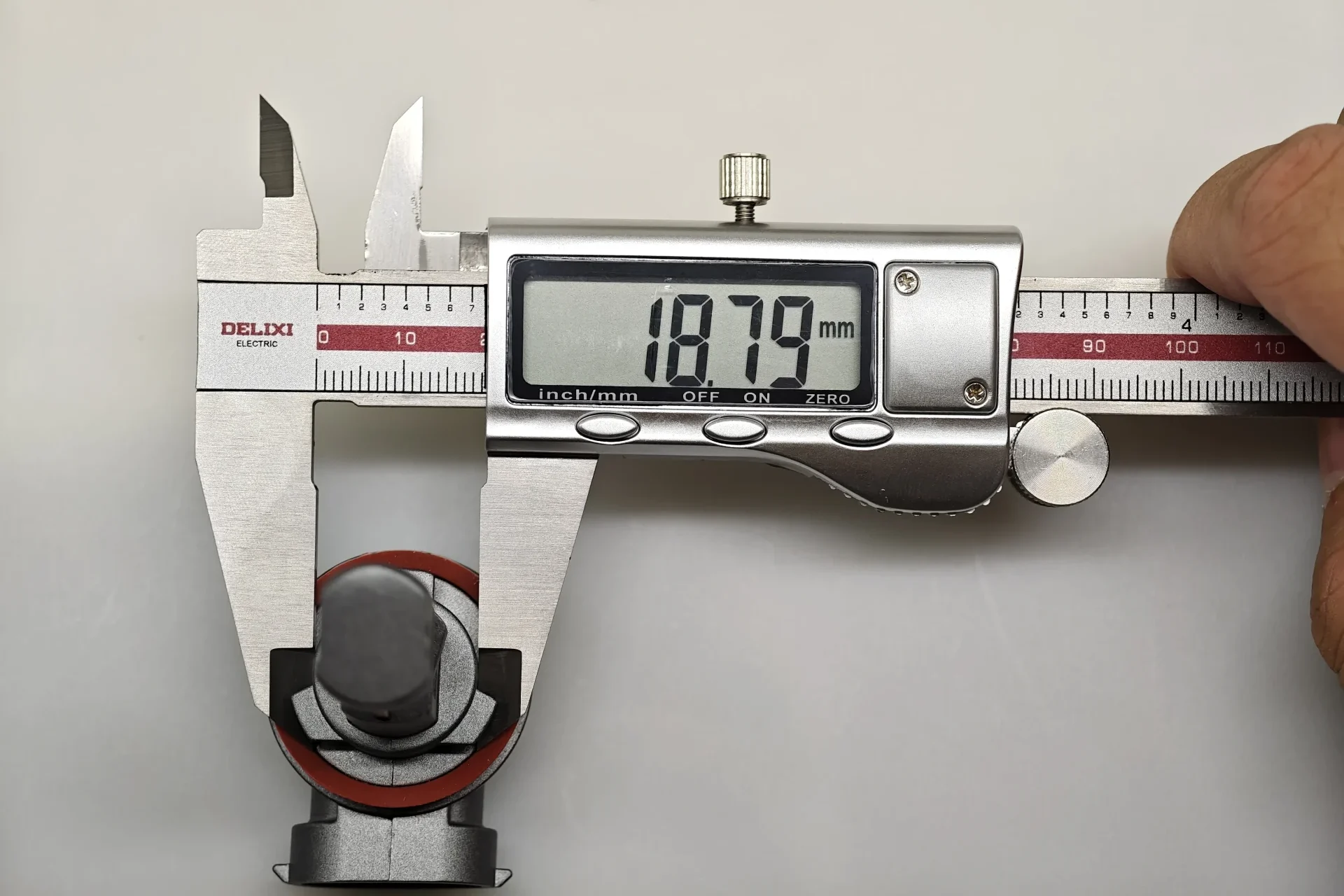 Outer-diameter measurement of the E4E H11 LEDr base locating section: 18.79 mm