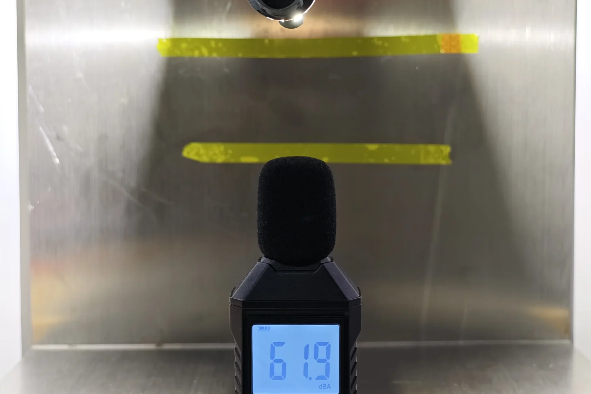 E4E H11 LEDr operating noise at 3.5 cm from the fan