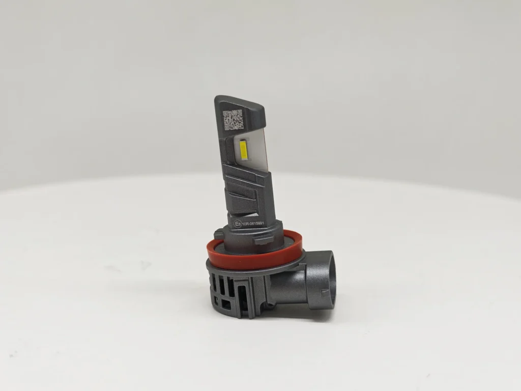 E4E H11 LEDr H11-specific PGJ19-2 interface and integrated lamp construction