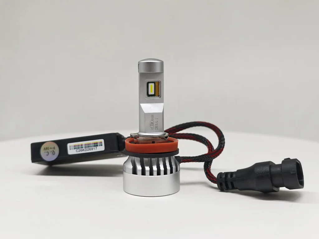 EB H11 LEDr H11-specific PGJ19-2 interface and lamp constructio