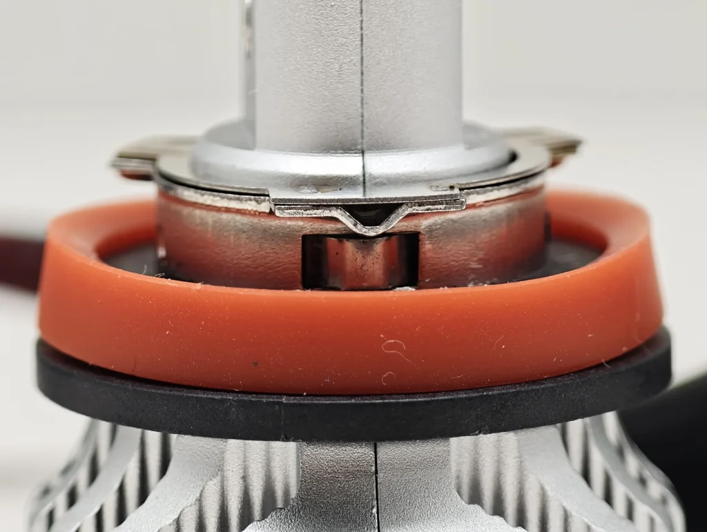 Metal clamping spring on the EB H11 LEDr base
