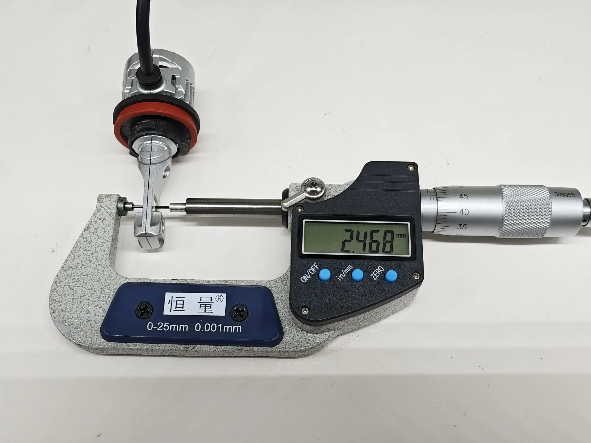 luxfighter H11 LEDr distance between opposing LED emitting surfaces