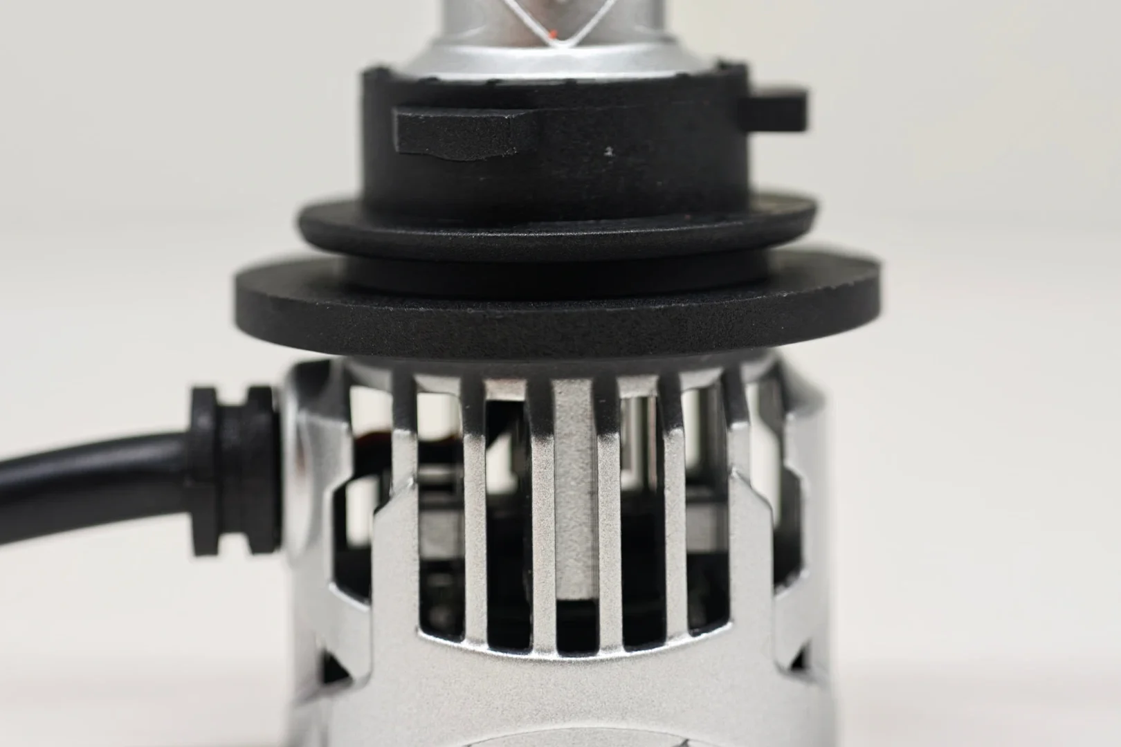 luxfighter H11 LEDr retaining interface and cooling assembly detail