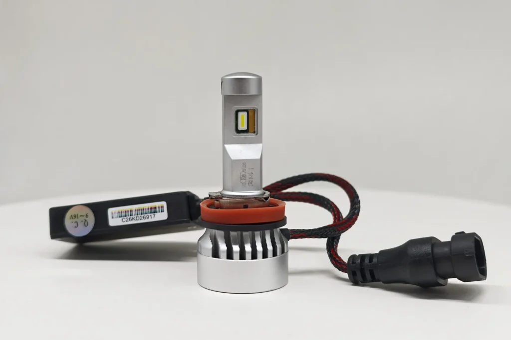 EB H11 LEDr H11-specific PGJ19-2 interface and lamp constructio