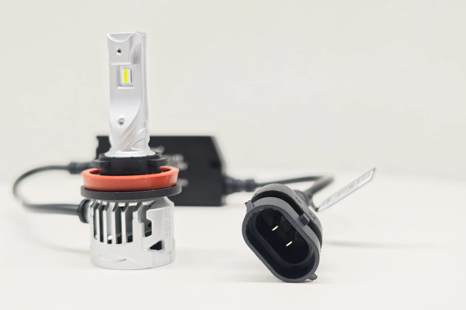 luxfighter H11 LEDr connector view