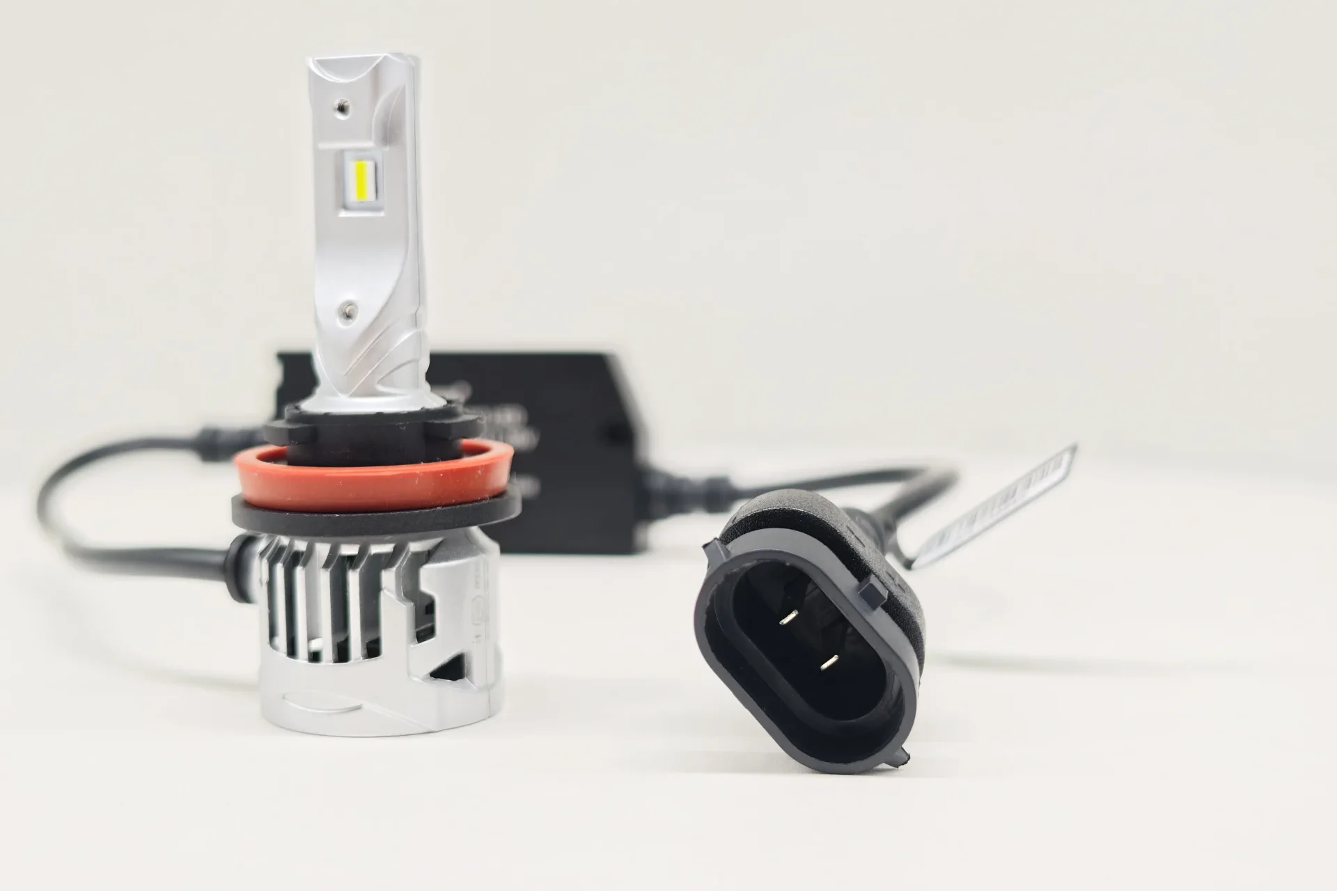 luxfighter H11 LEDr connector view