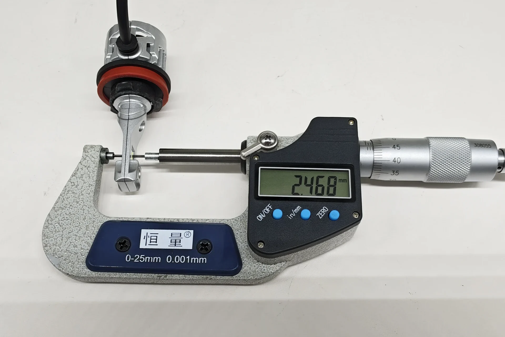 luxfighter H11 LEDr distance between opposing LED emitting surfaces