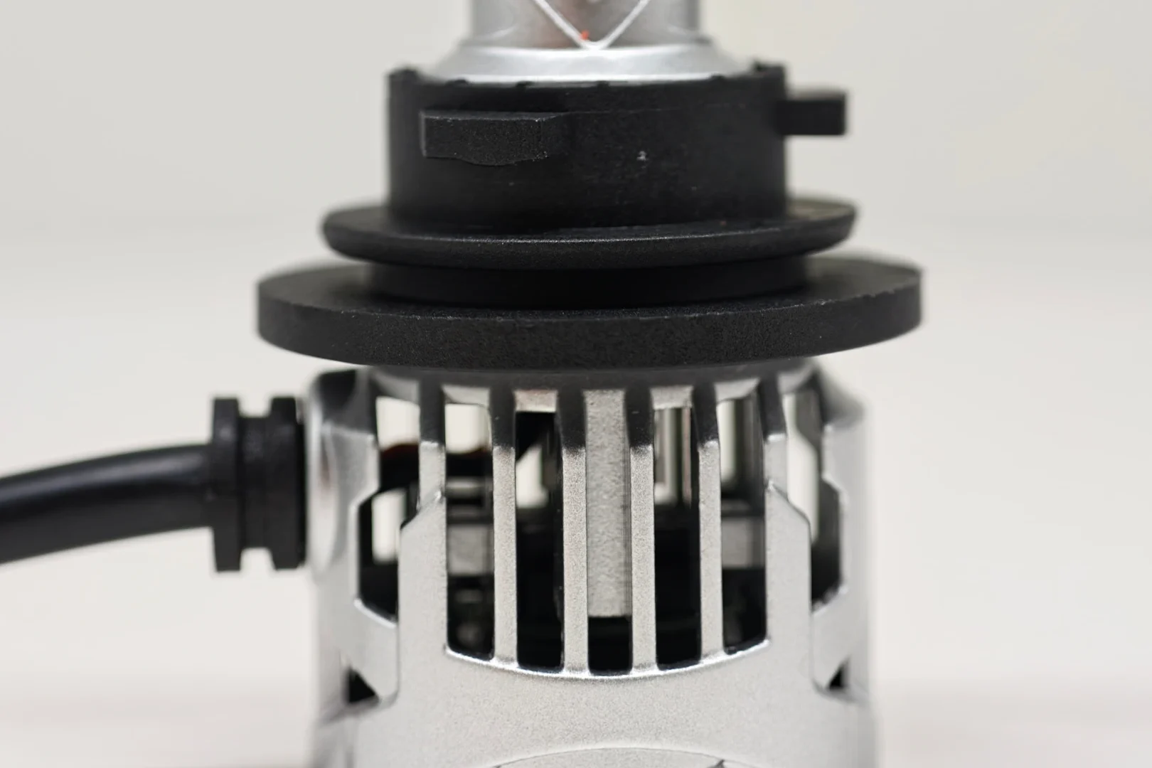 luxfighter H11 LEDr retaining interface and cooling assembly detail