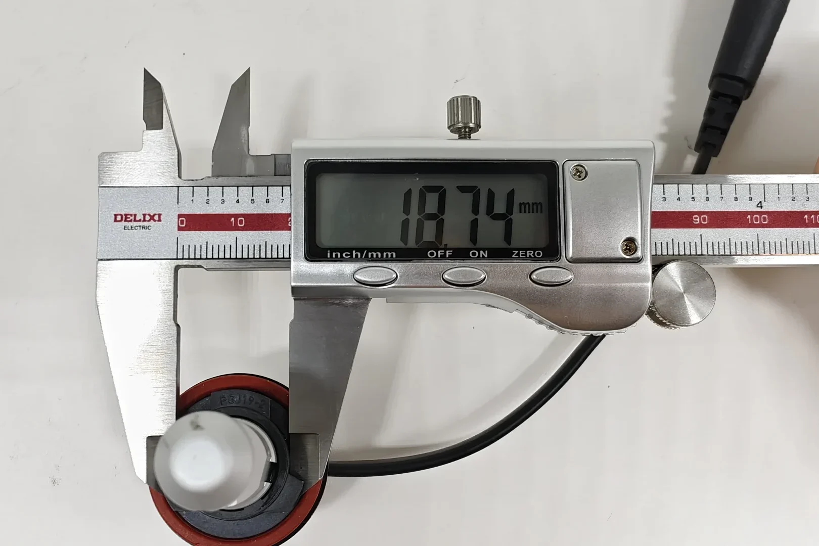 Philips H11 LEDr product dimension measurement